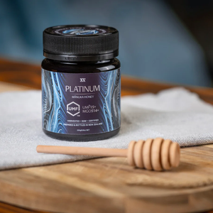 Manuka honey jar with UMF certification on a wooden surface