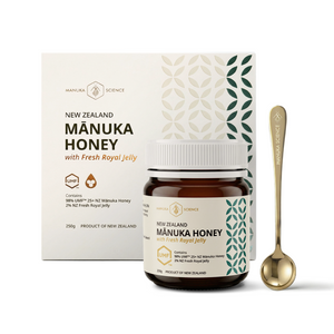 A jar of Manuka Science New Zealand Mánuka Honey with Fresh Royal Jelly stands in front of its product box, with a gold spoon on a clean white background.