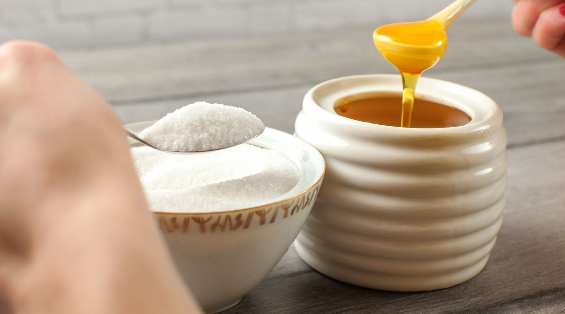 bowl of sugar next to bowl of honey for Manuka Honey of NZ blog: Honey, the healthy, natural alternative to...
