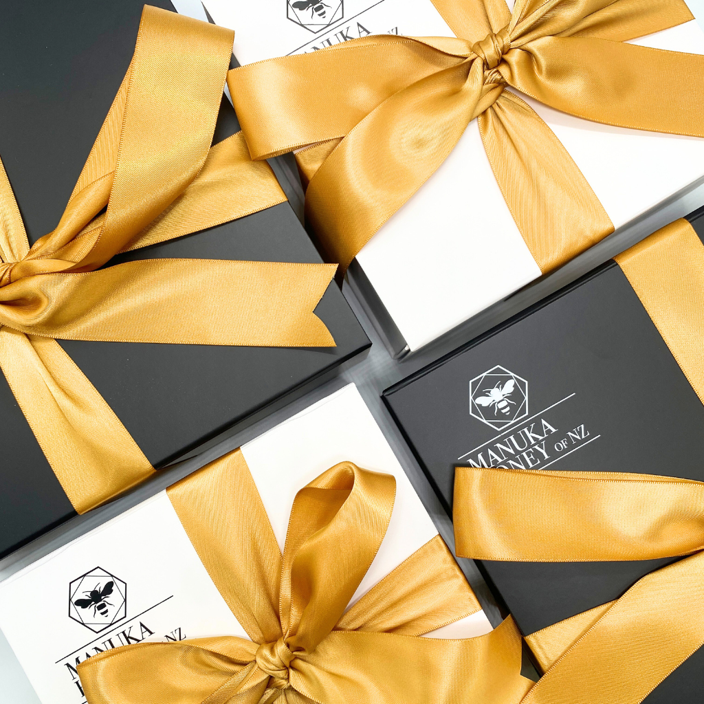 Gift set with skincare products, chocolate and honey, featuring the brand 'abeeco'.