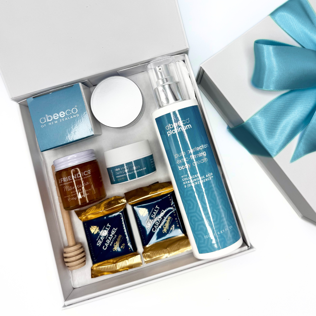 Gift set with skincare products, chocolate and honey, featuring the brand 'abeeco'.