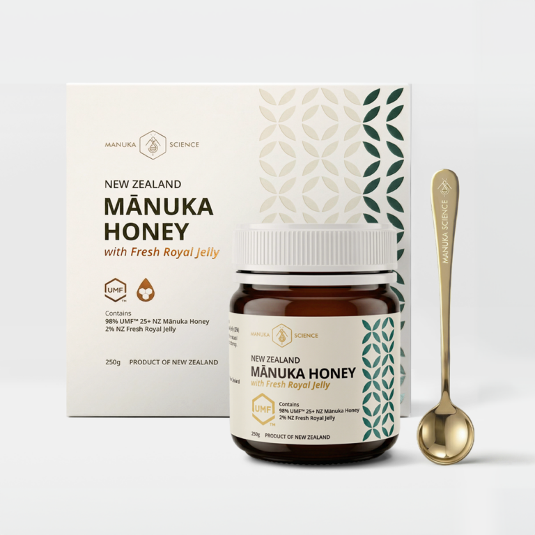 The Manuka Science UMF 25+ Mānuka Honey with Fresh Royal Jelly 250g — white gift box with amber jar and gold engraved honey spoon, Product of New Zealand